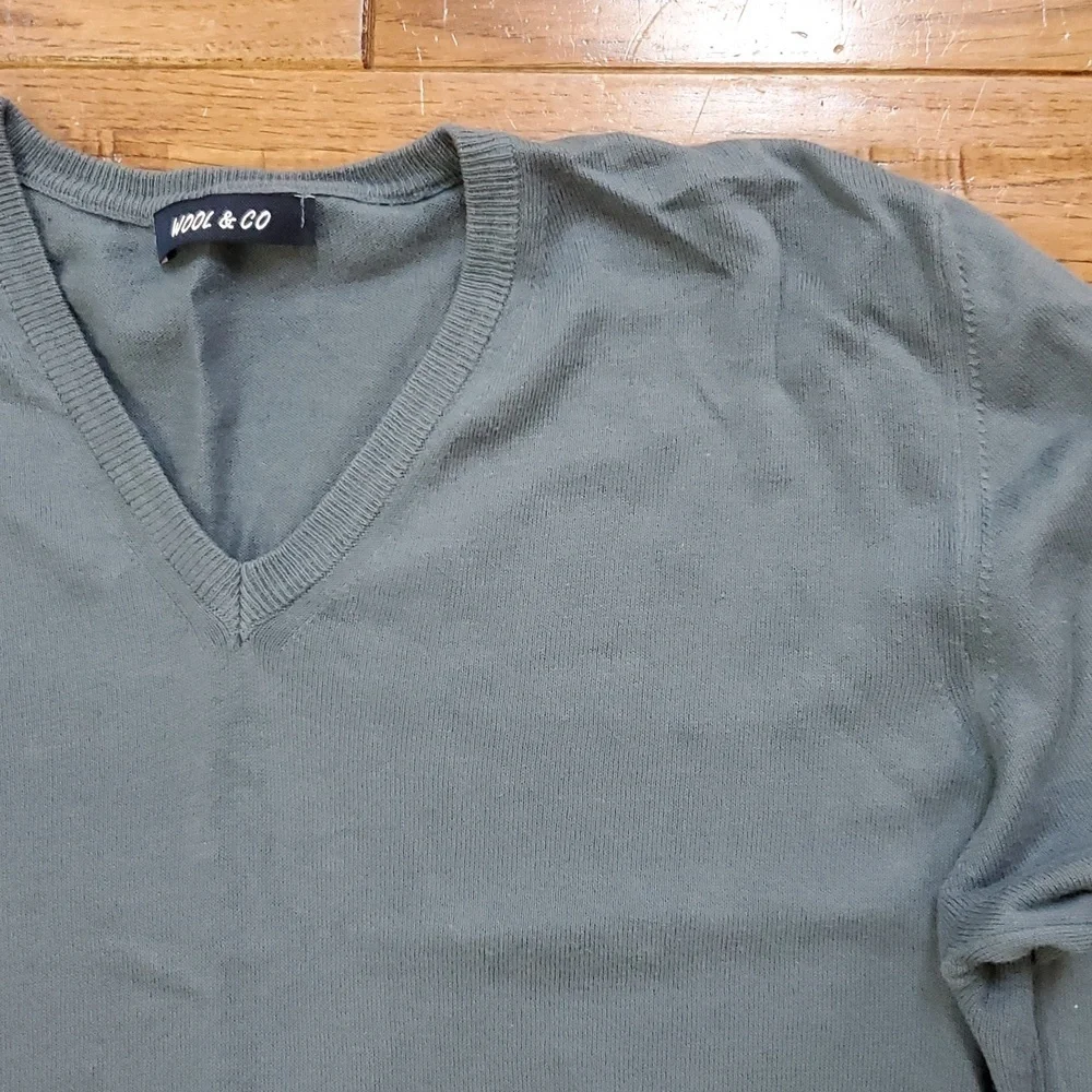Wool & Co V-Neck Sweater Classic Knit